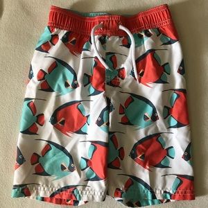 Old Navy Swim - RASH GUARD AND SWIMMING TRUNKS-SIZE 5 Old Navy Swim - RASH GUARD AND SWIMMING TRUNKS-SIZE 5